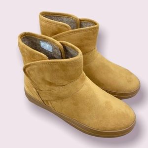 NEW CROCS lodgepoint synth suede booties in hazelnut in box with tags size 6